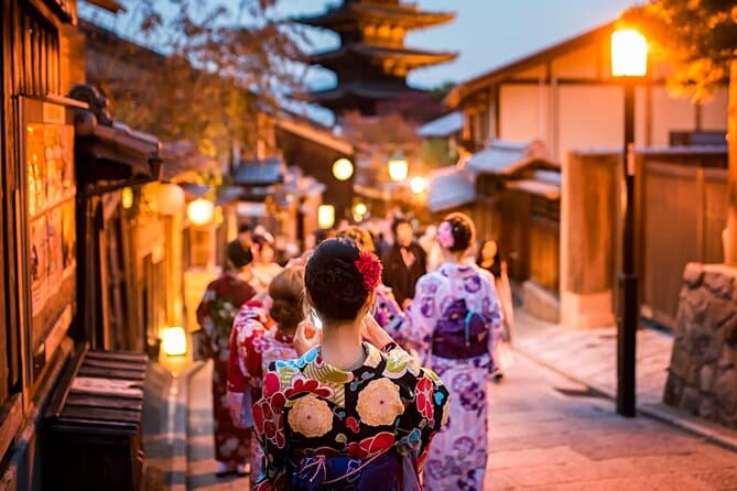 Kyoto Gion Night Walk & Geisha District Guided Tour 1