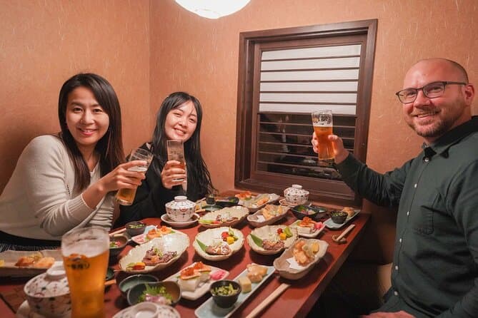 Kyoto Night Foodie Tour in Gion (9+ dishes + 6 Sake tastings) 5