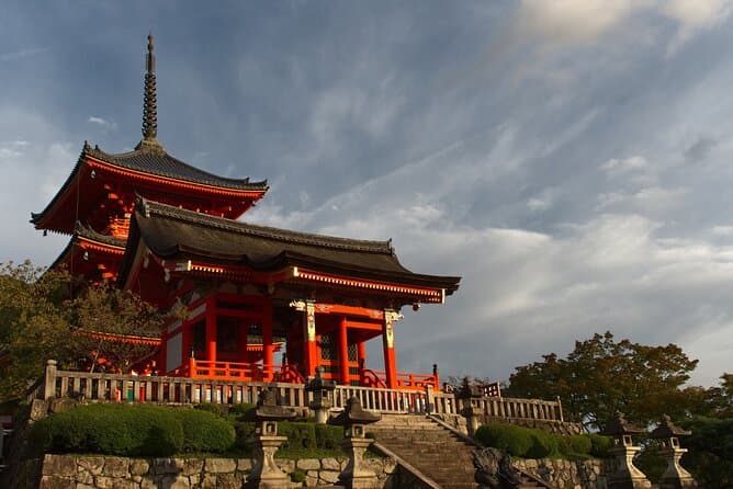 Kiyomizudera, Higashiyama and Yasaka Shrine Guided Walking Tour 1