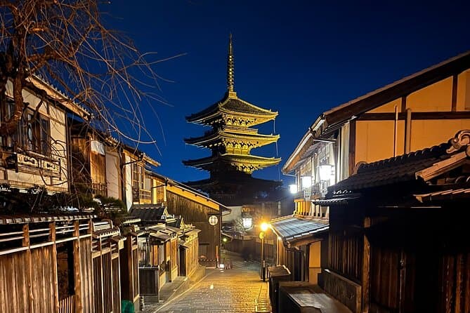 Kyoto: Gion Magical Night Walking Tour 2