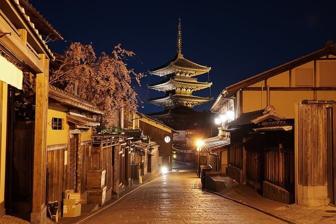 Kyoto Gion Night Walk & Geisha District Guided Tour 2