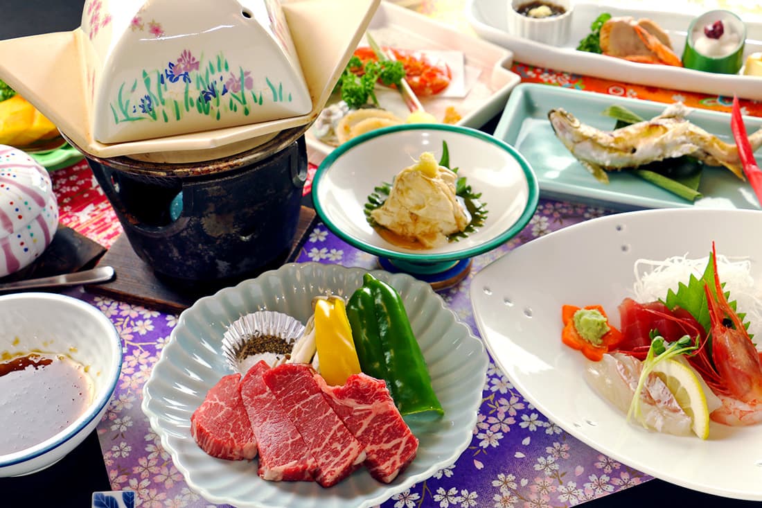 Nasu wagyu grill course with marbled beef, sashimi and vegetables