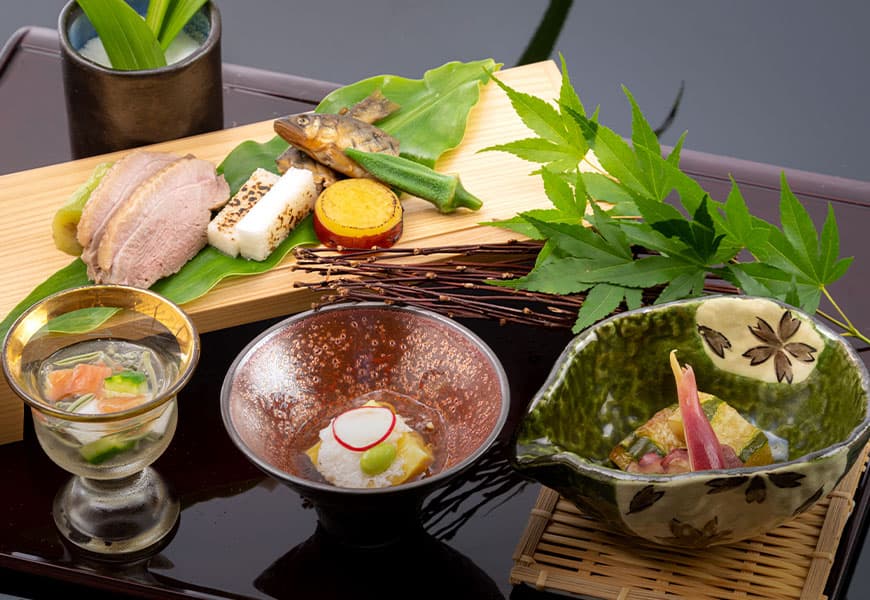 四万たむら 会席料理の夕食 © shima-tamura.co.jp