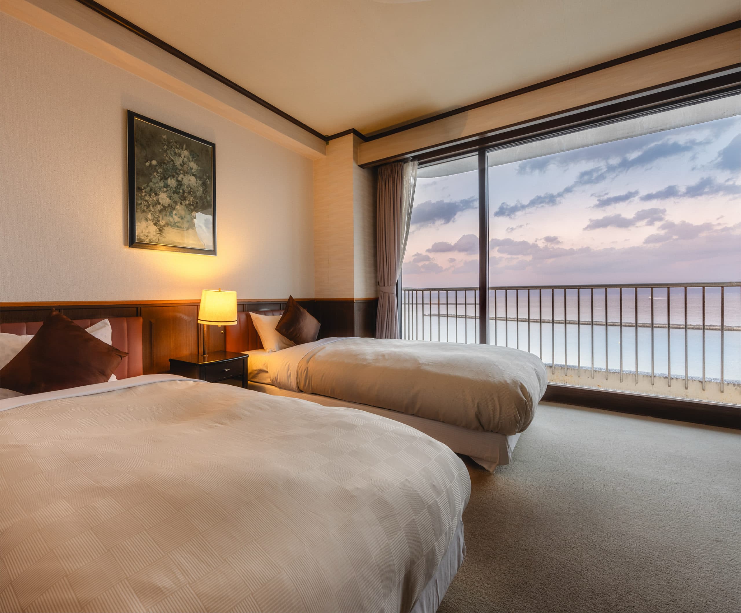 Western-style twin guest room with picture window and bay sunset view, Hotel Shougetsu Ibusuki