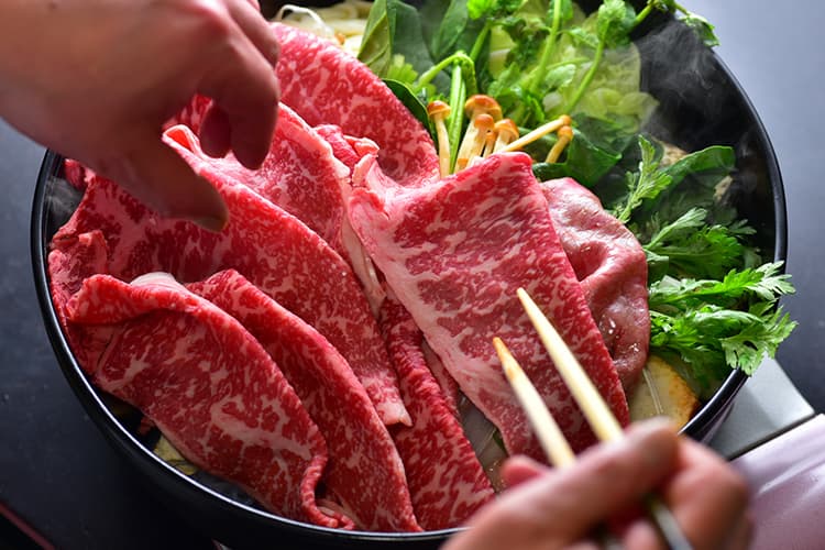 四万温泉 鹿覗きの湯 つるや 赤城和牛すき焼き © tsuruya.net