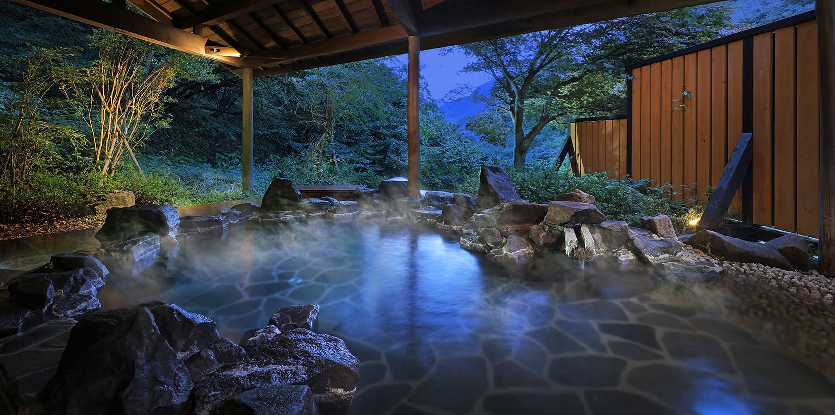 四万温泉 鹿覗きの湯 つるや 貸切露天風呂「鹿覗きの湯」 © tsuruya.net