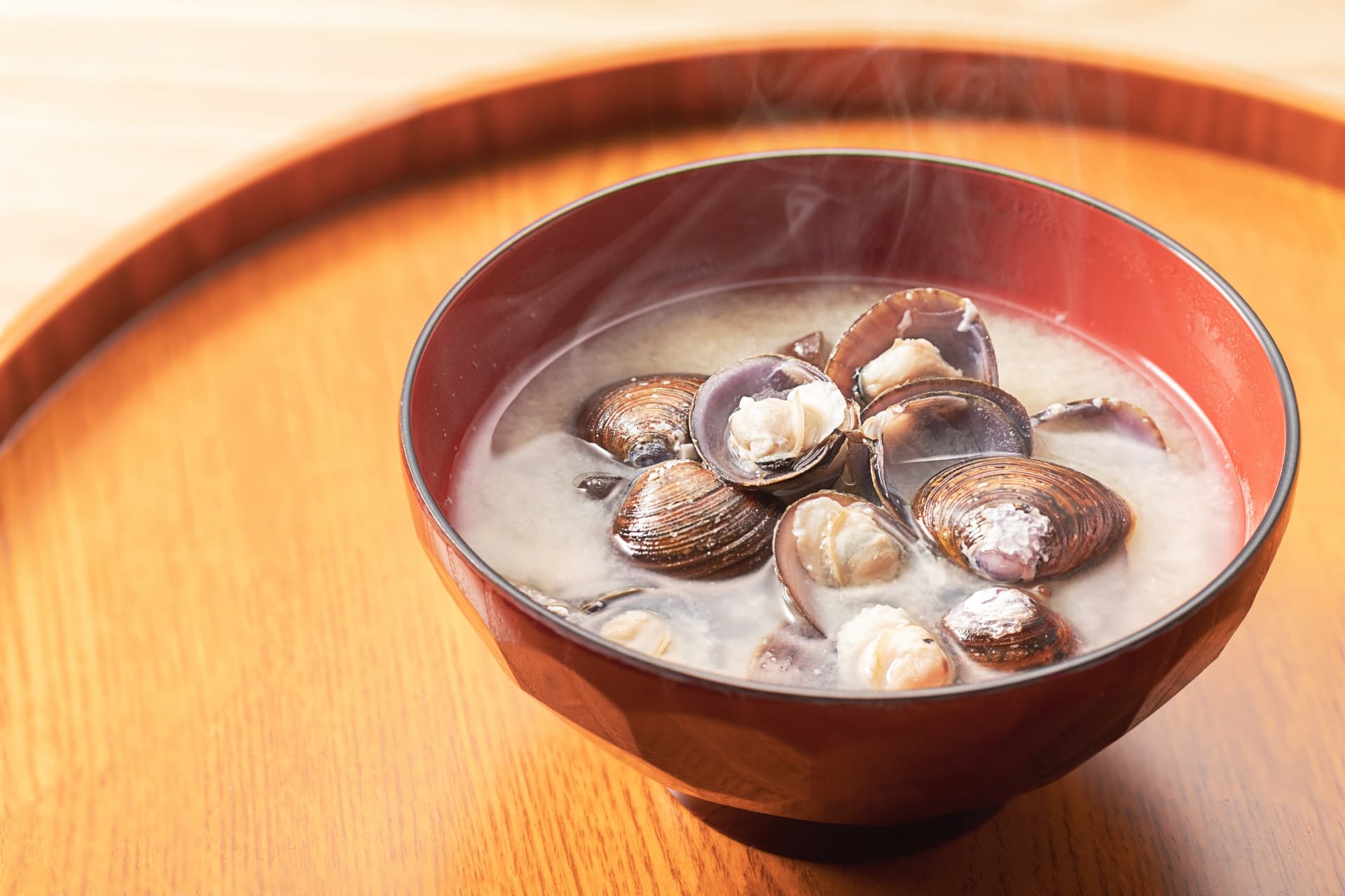 Steaming bowl of clam miso soup in a lacquer bowl at Yujin Chiyonoyu, Tamatsukuri Onsen