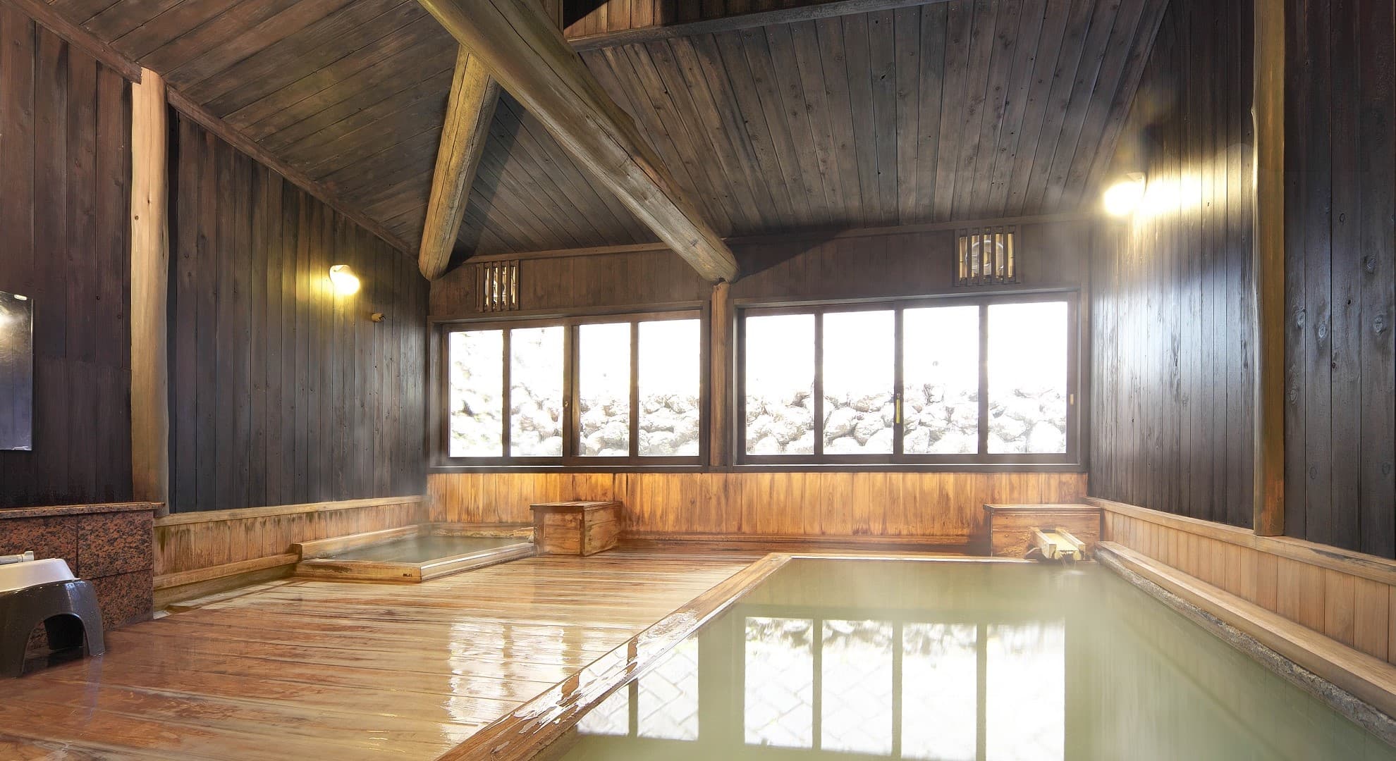 Second indoor cypress onsen bath at Ekinariya Ryokan with cloudy Kusatsu spring water and slatted windows