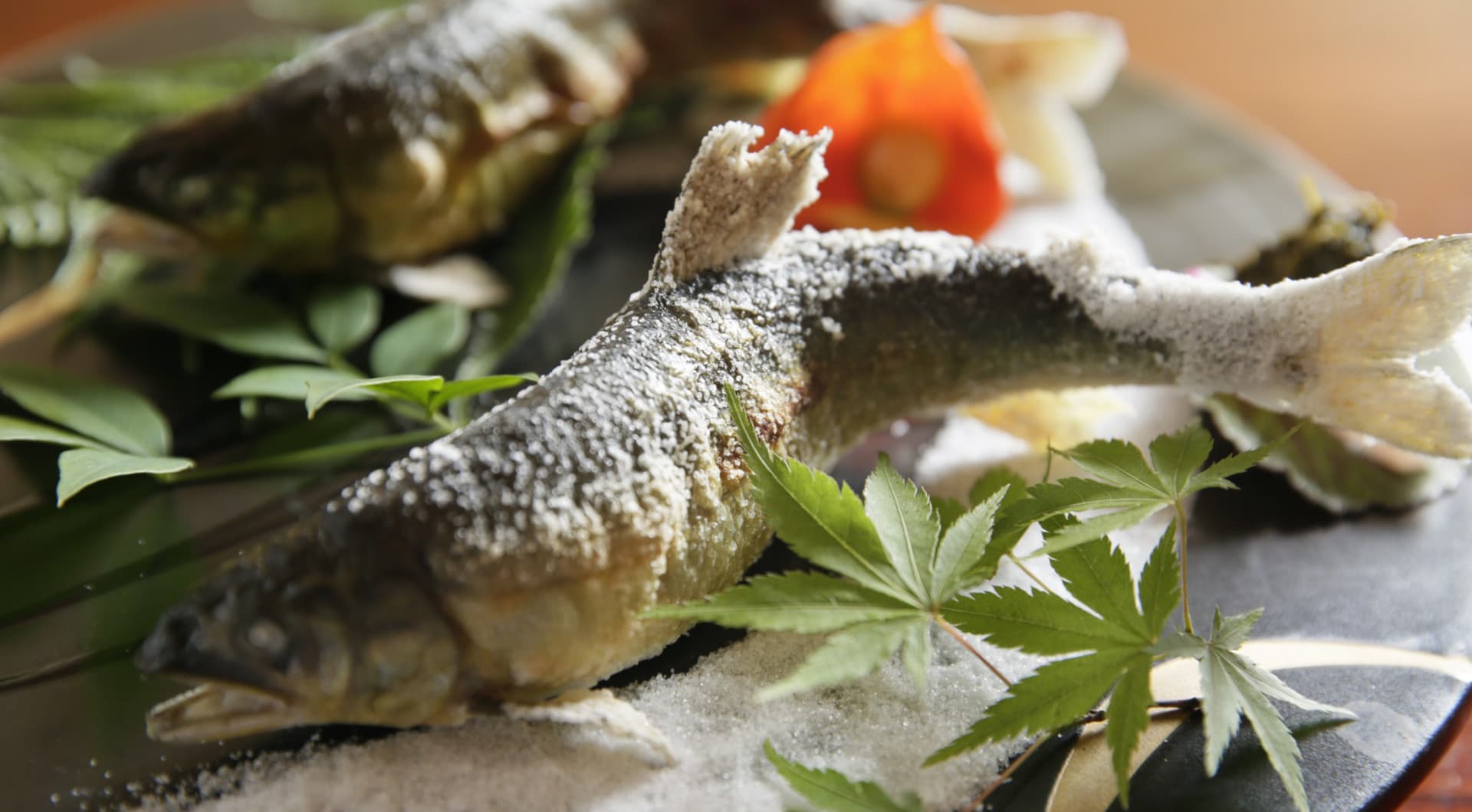 千明仁泉亭 川魚の塩焼き © jinsentei.com