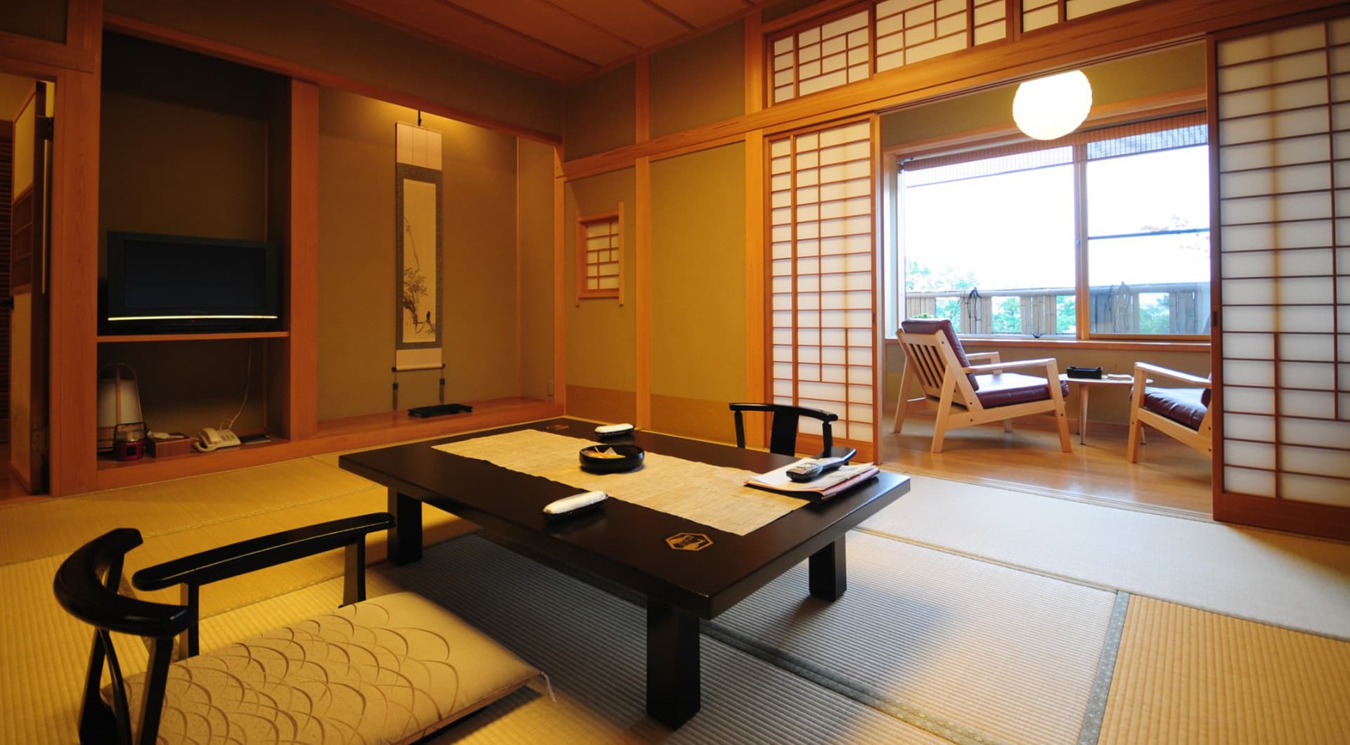 千明仁泉亭 別館 鶴の居 和室 © jinsentei.com