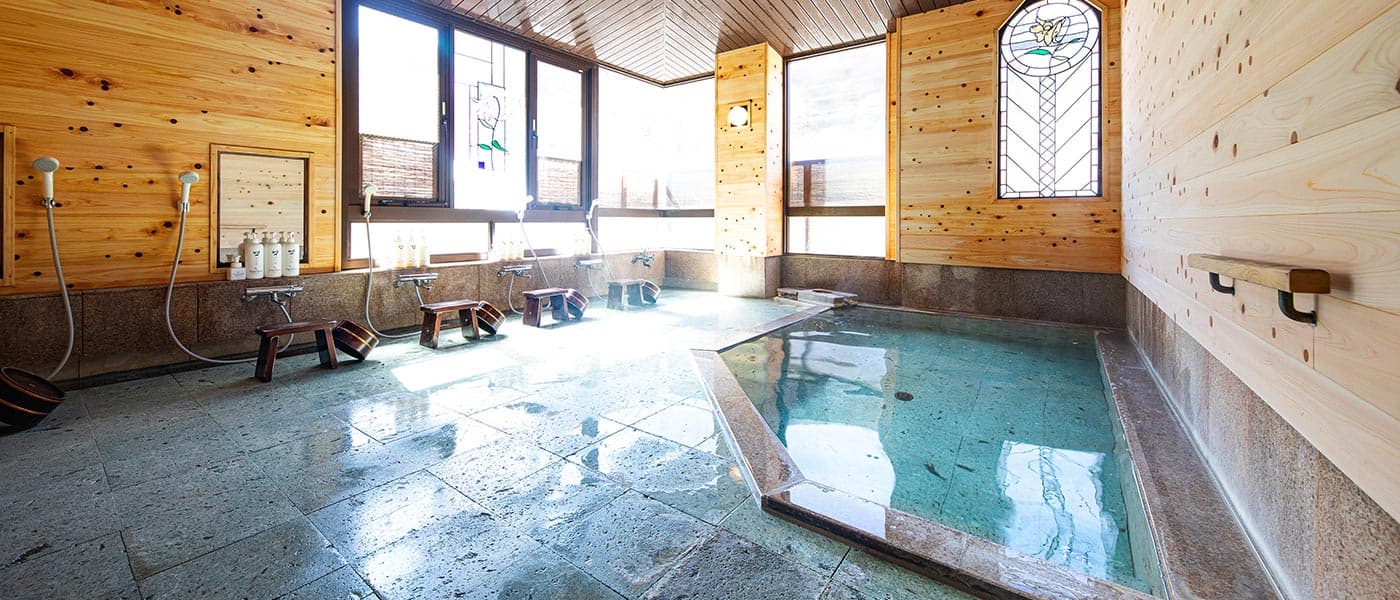 四万温泉 柏屋旅館 男女大浴場（内湯） © kashiwaya.org