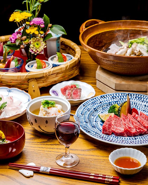 岸権旅館 赤城牛の会席夕食 © kishigon.co.jp