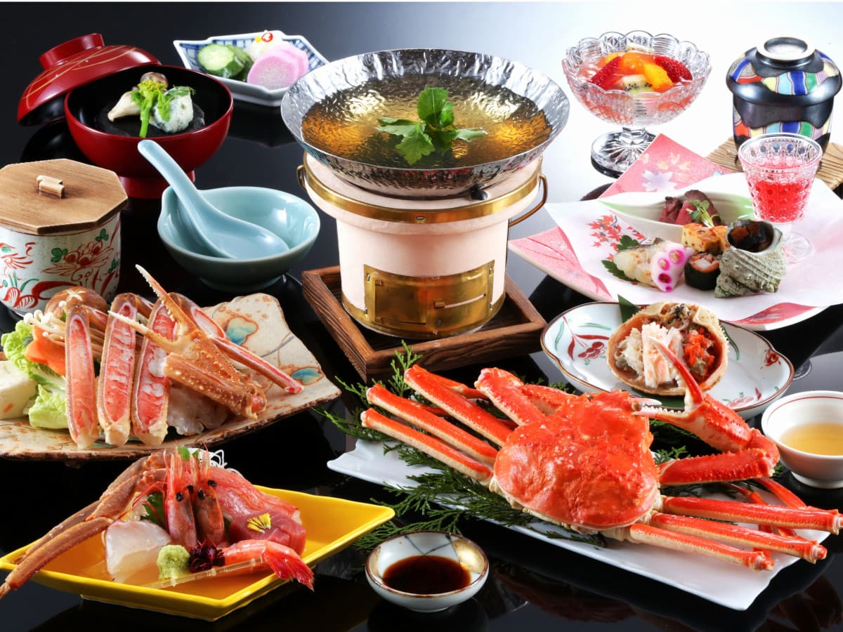 Seasonal crab kaiseki spread of whole crab, grilled legs and small seasonal dishes, Onishiya Suishoen, Kinosaki Onsen