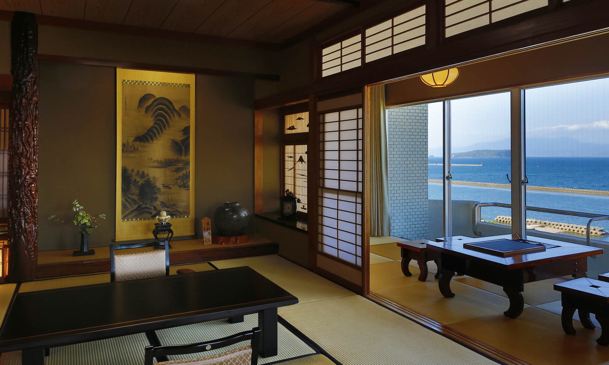 Sea-view Japanese guest room at Ibusuki Shusuien with tatami, hanging scroll and ocean panorama