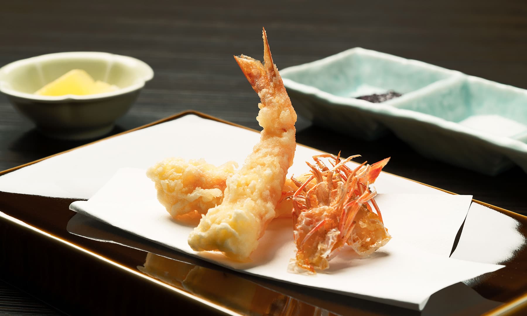Plated tempura course at Kozantei Ubuya served with dipping salts on a lacquered tray