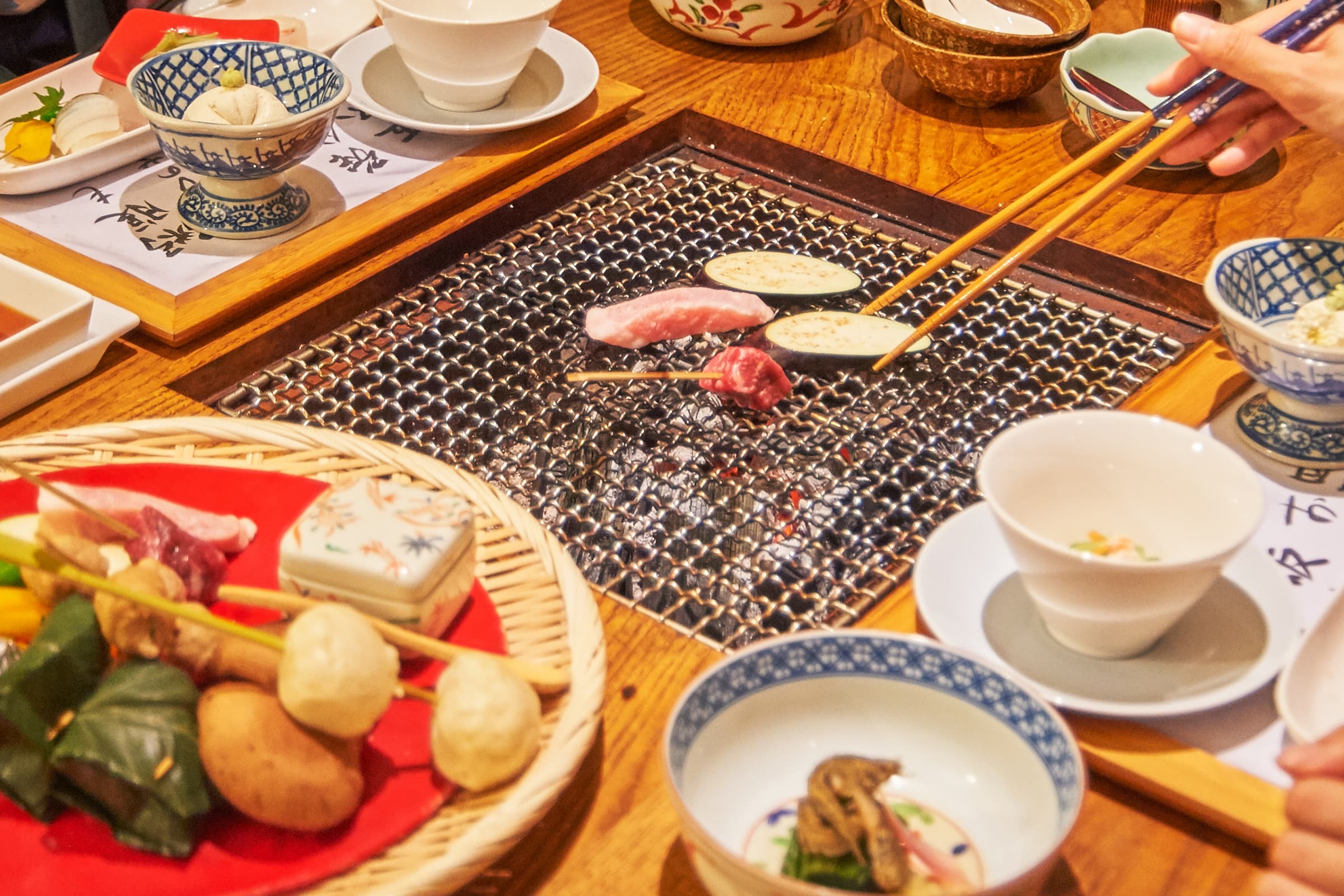 湯の宿 山ばと 囲炉裏で焼く上州牛の炭火料理 © yamabato.com