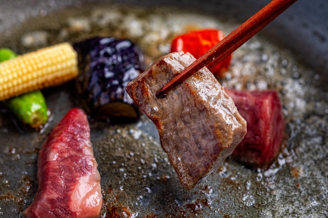 四万やまぐち館 A5上州牛のステーキ会席料理 © yamaguchikan.co.jp