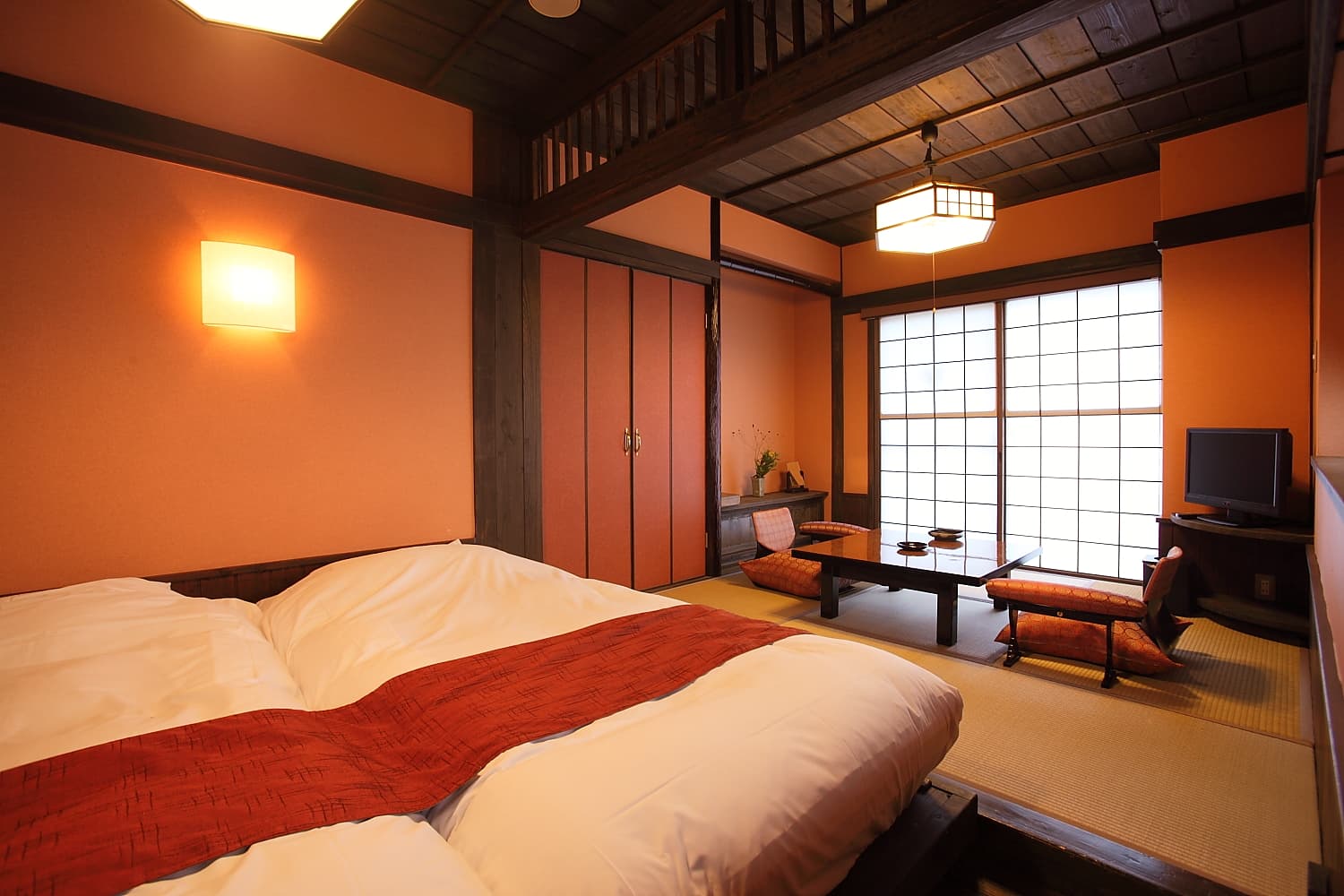 Ryokan Yamanoyu tatami guest room with futon bedding, low table and shoji windows