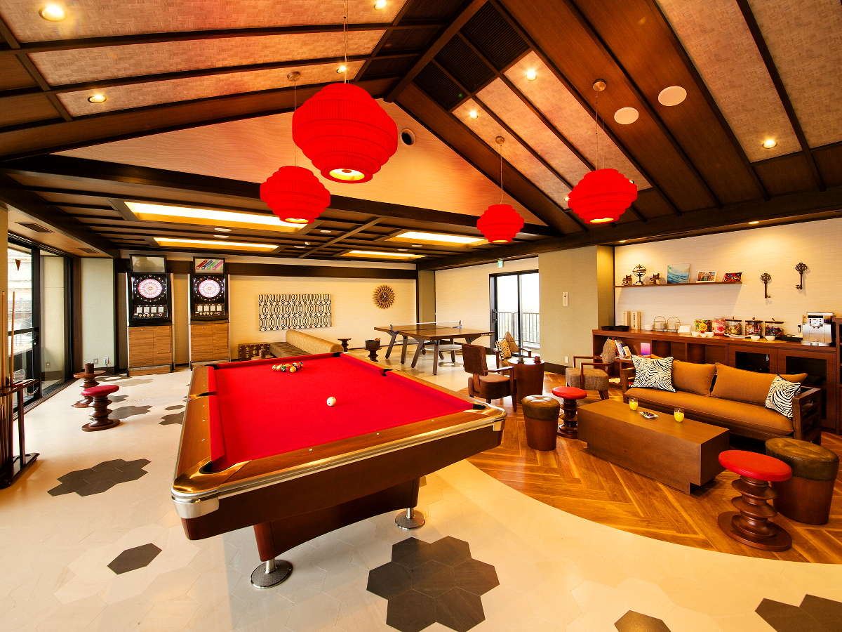 Recreation lounge with a billiards table, table tennis and red paper lanterns at Hyakurakuso, Yuwaku Onsen