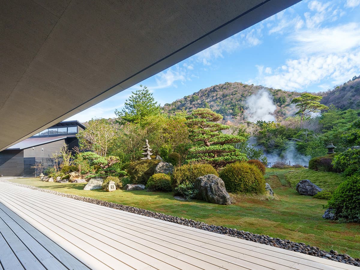 雲仙宮崎旅館 1Fテラス 借景の日本庭園