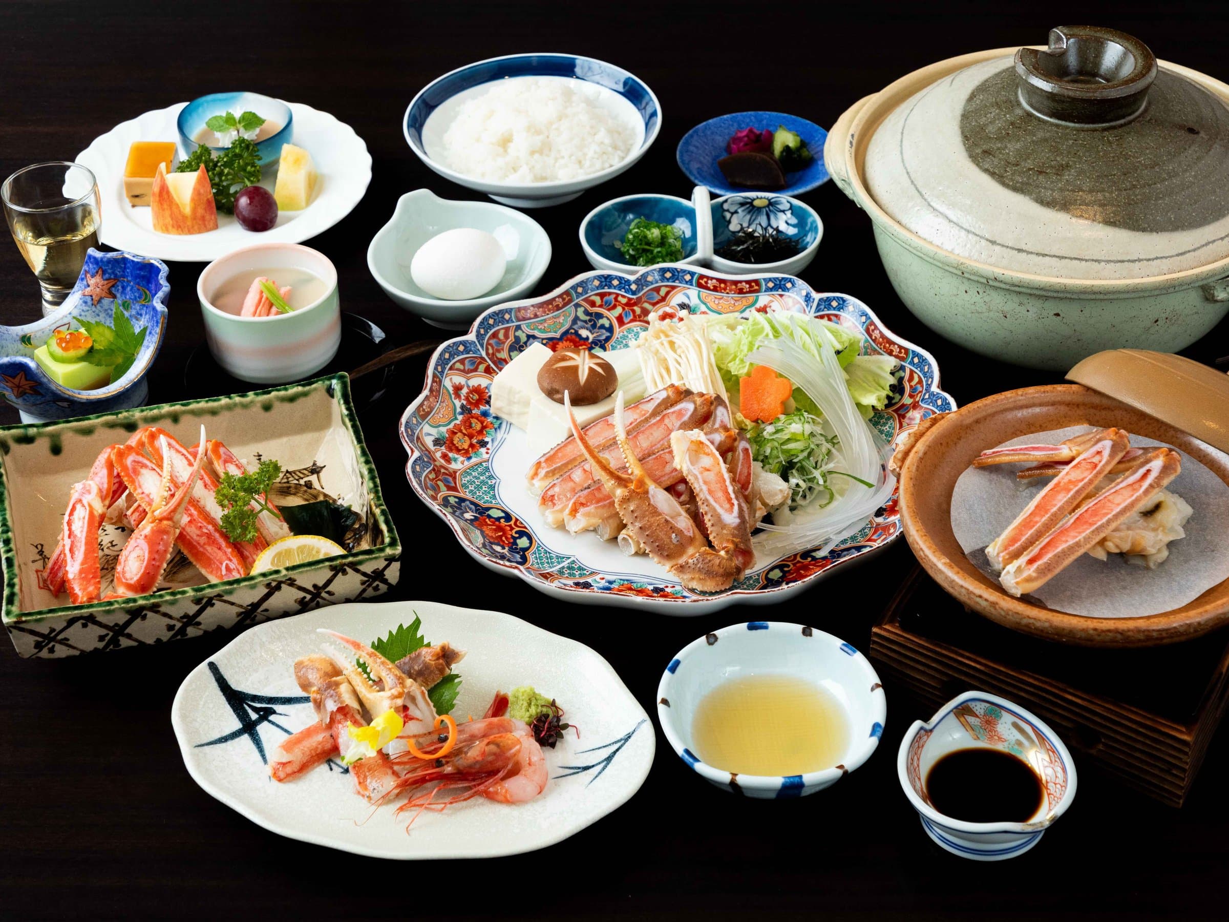 Suizanso Kinosaki Onsen full kaiseki dinner spread with Tajima beef and snow crab courses
