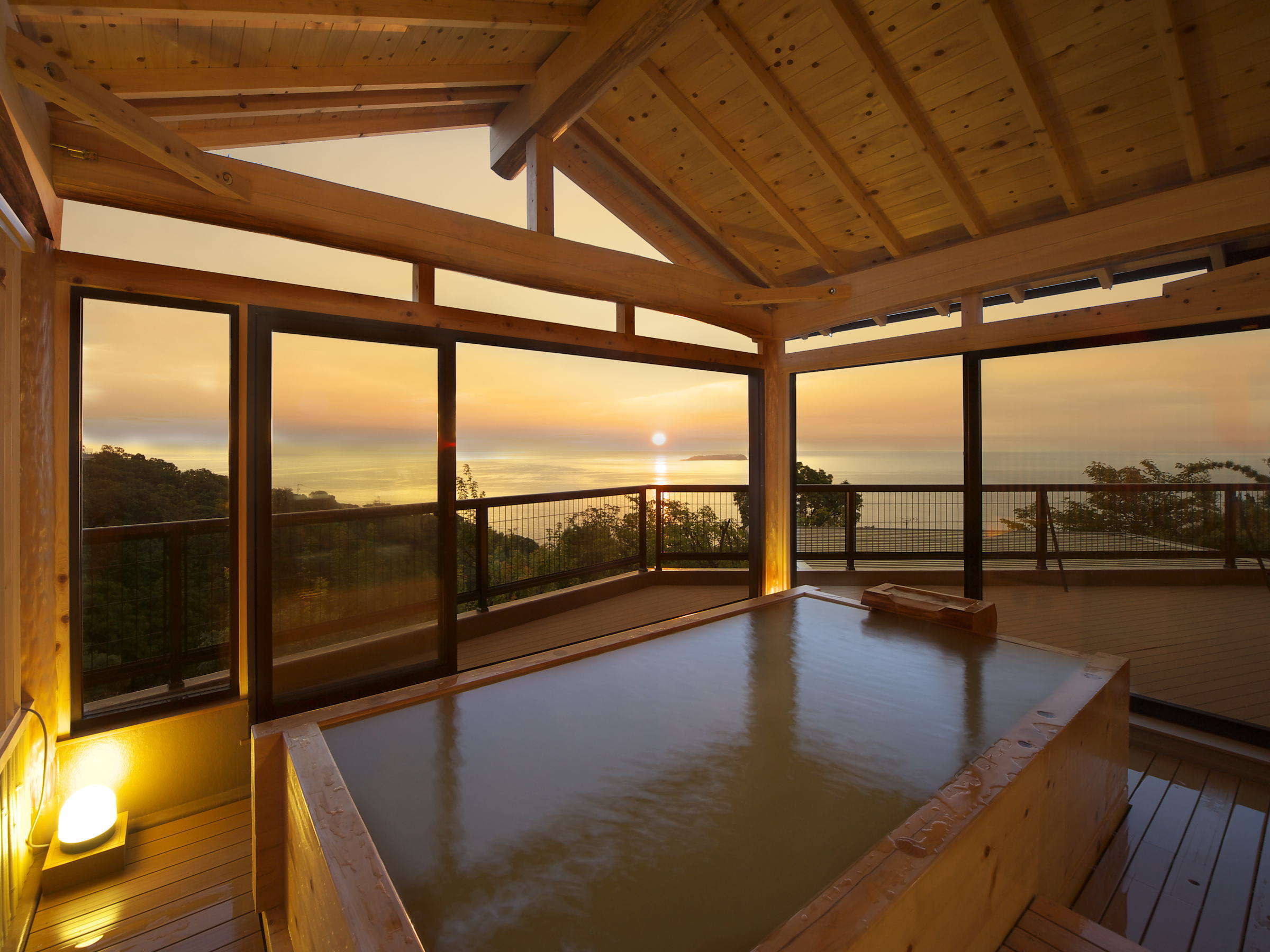 Open-air wooden bath at Chikurinan Mizuno overlooking the sea at sunrise, Minami-Atami Ajiroyama Onsen