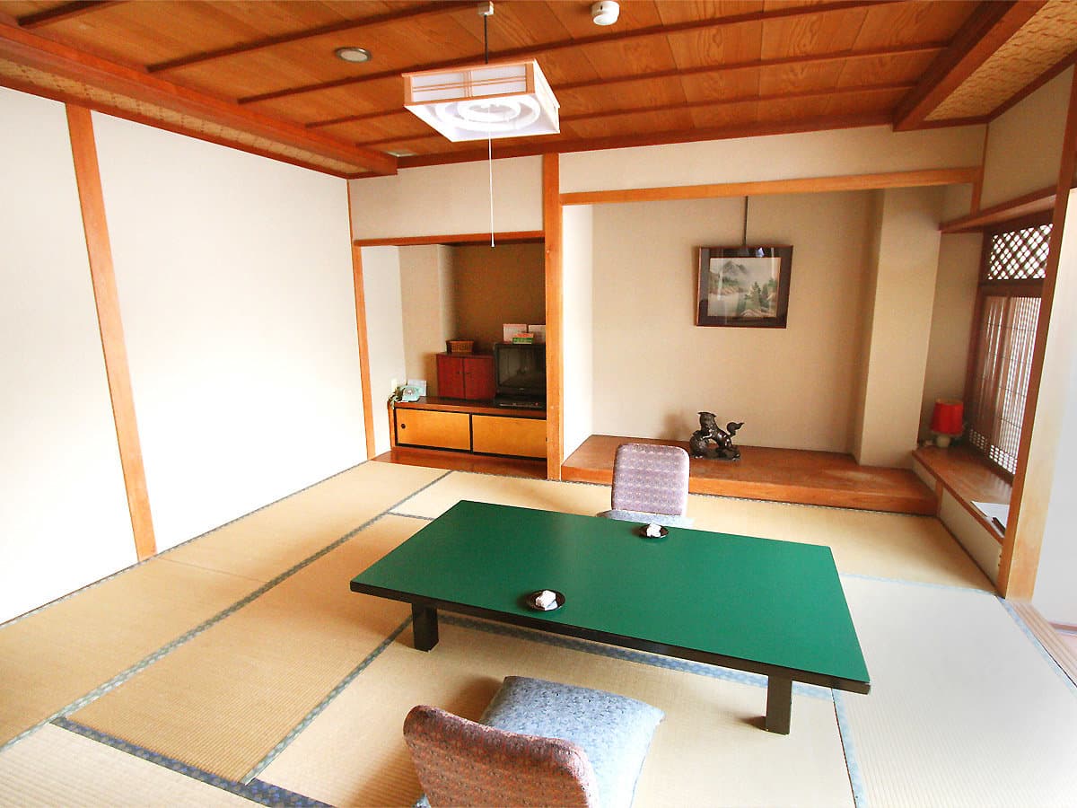 旅亭 山の井 12畳の和室客室