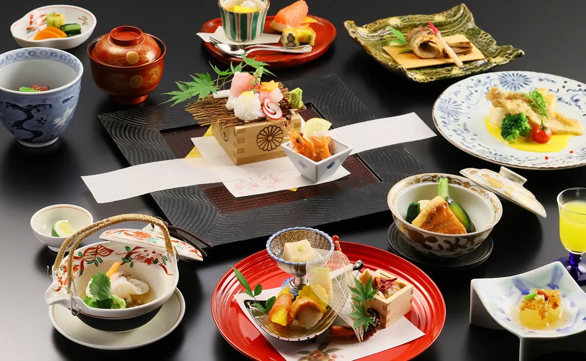 Multi-course kaiseki dinner spread of seasonal Japanese dishes at Yu-Kairo Kikuya, Shuzenji