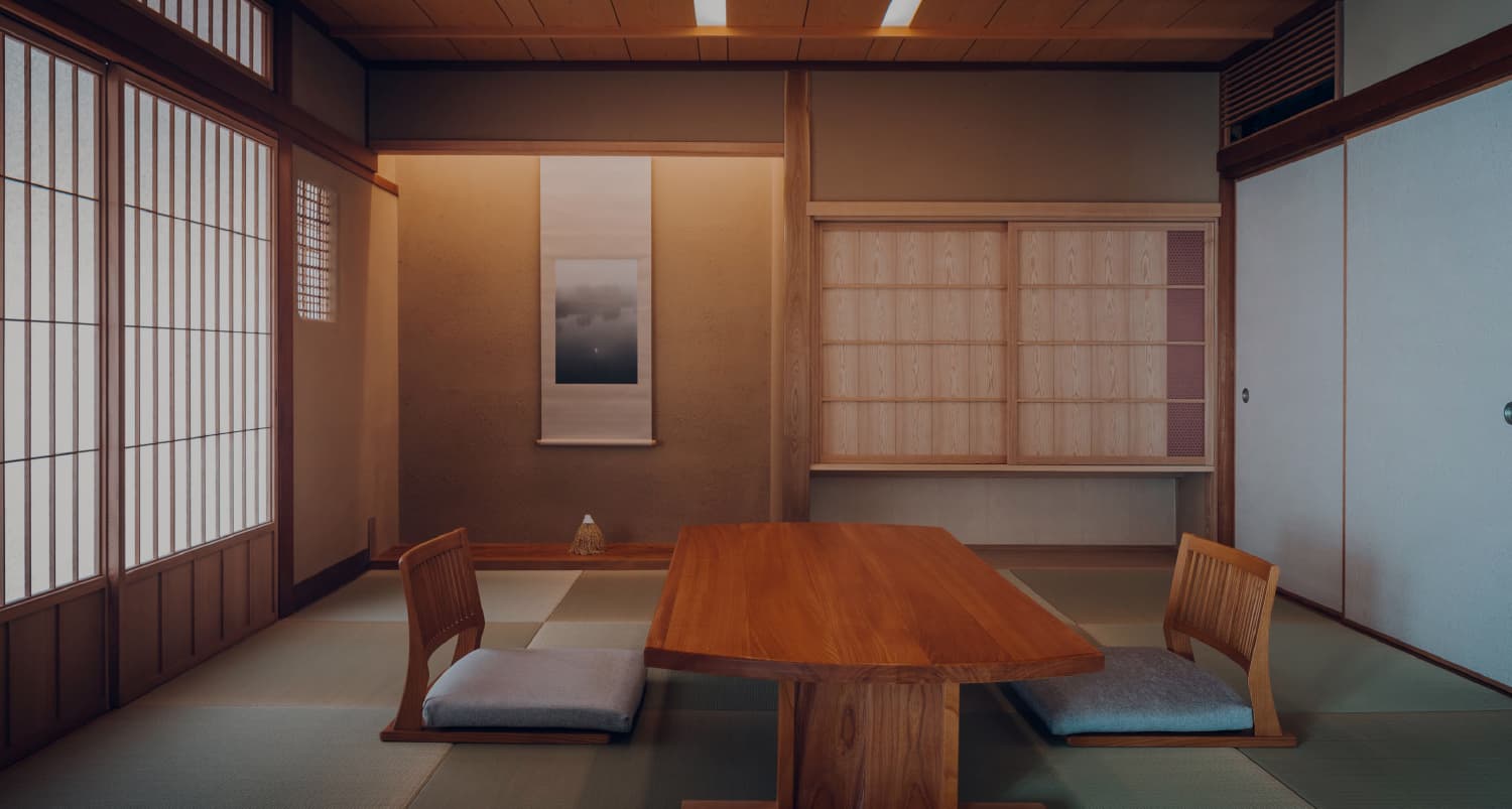 Minimalist tatami guest room at Mikuniya with hanging scroll and shoji screens