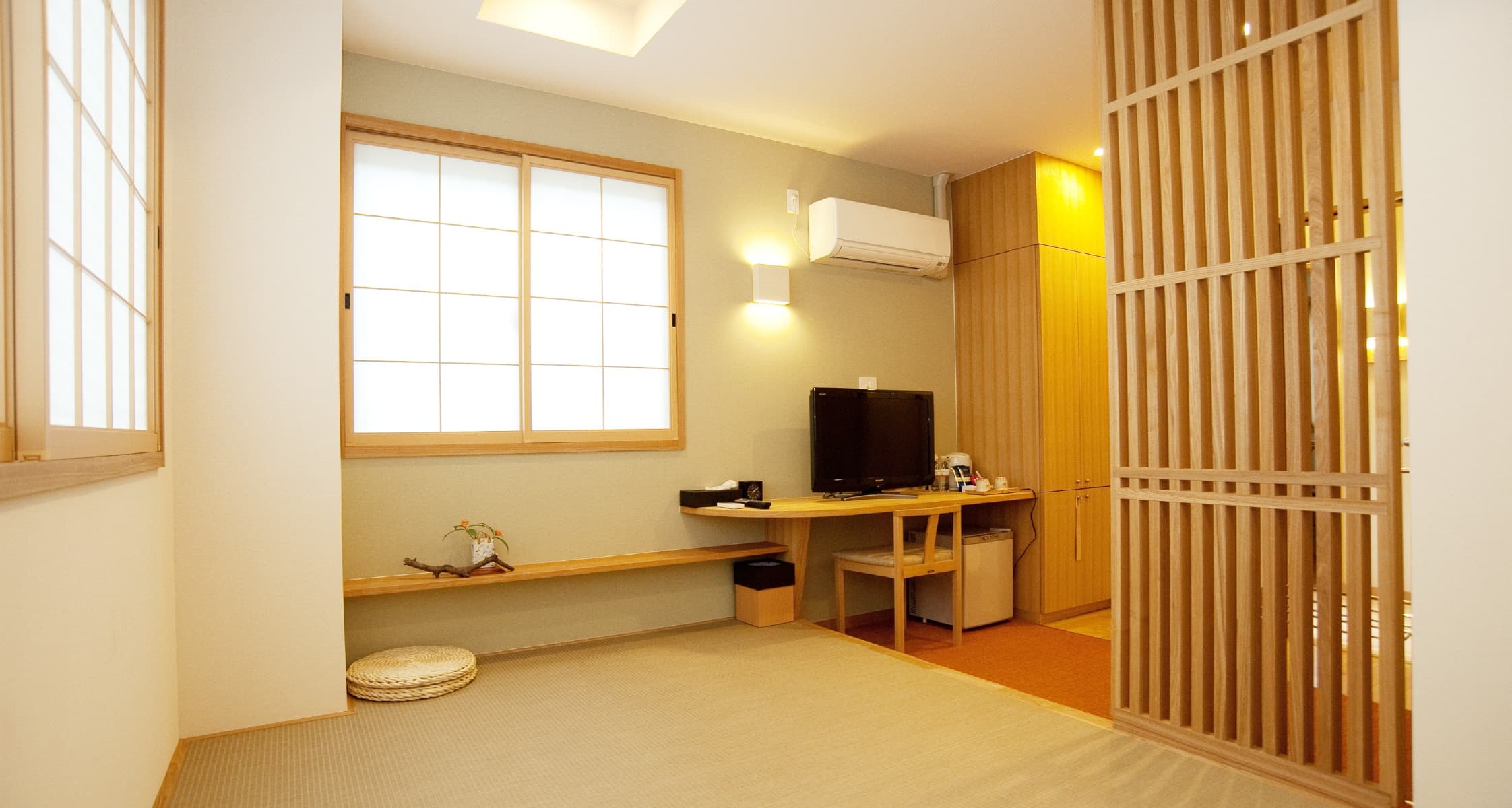 Tatami guest room at Mizuhaso with shoji windows, low writing desk and wooden lattice partition
