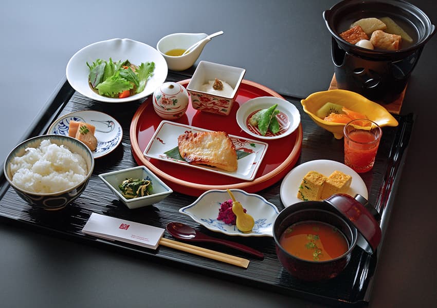 四万温泉 鹿覗きの湯 つるや 和朝食 © tsuruya.net