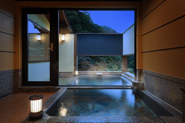 四万温泉 鹿覗きの湯 つるや 本館 露天風呂付和洋室「鶴」 © tsuruya.net