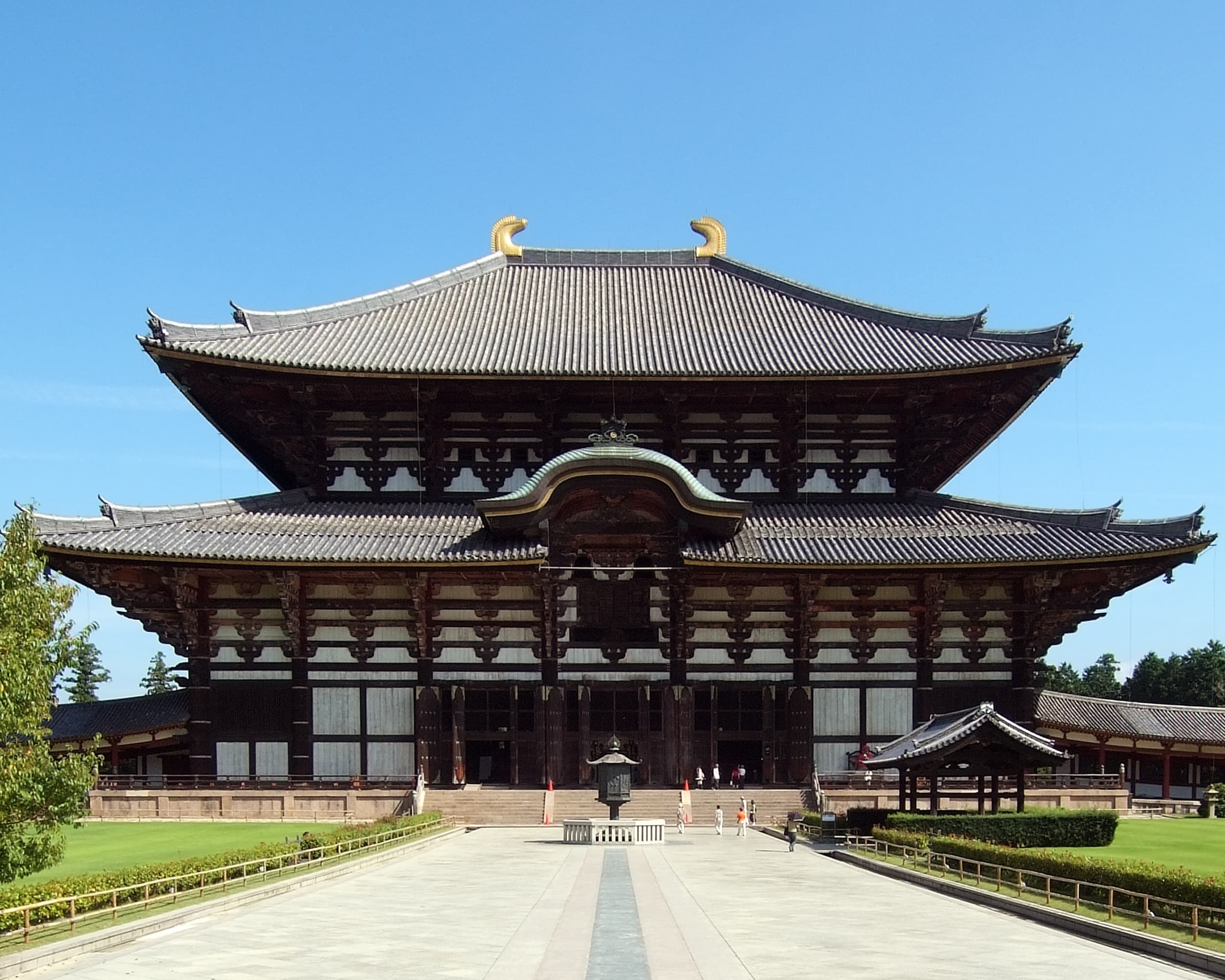 Todai-ji Daibutsuden in Nara Park — the world's largest wooden building and the central landmark within walking distance of the in-park ryokans in this guide.