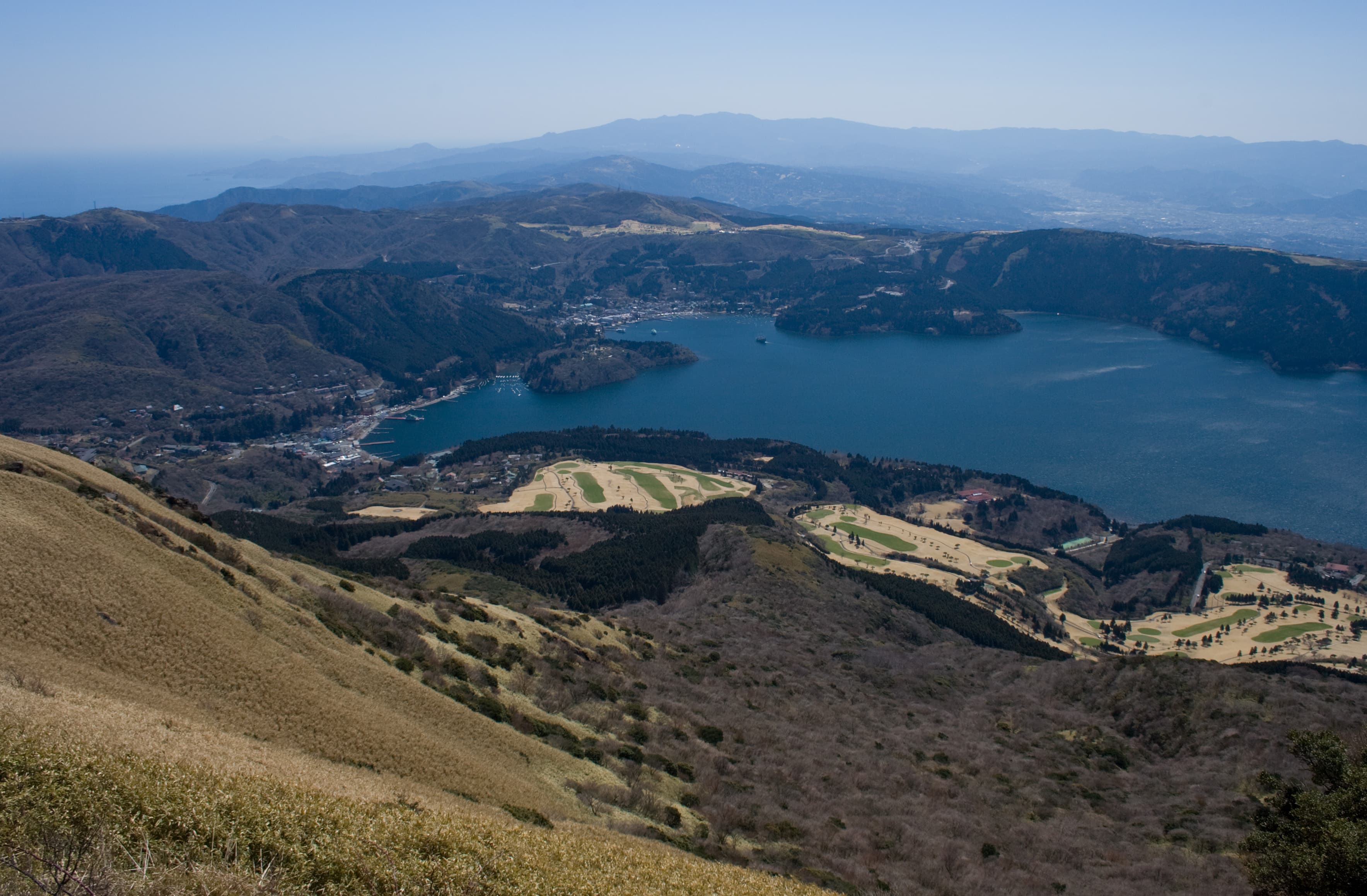 Lake Ashi from Mount Komagatake — the higher-altitude Hakone landscape where 100% (13/13) of tracked luxury ryokans now operate in-room private onsen, the highest density in Japan.