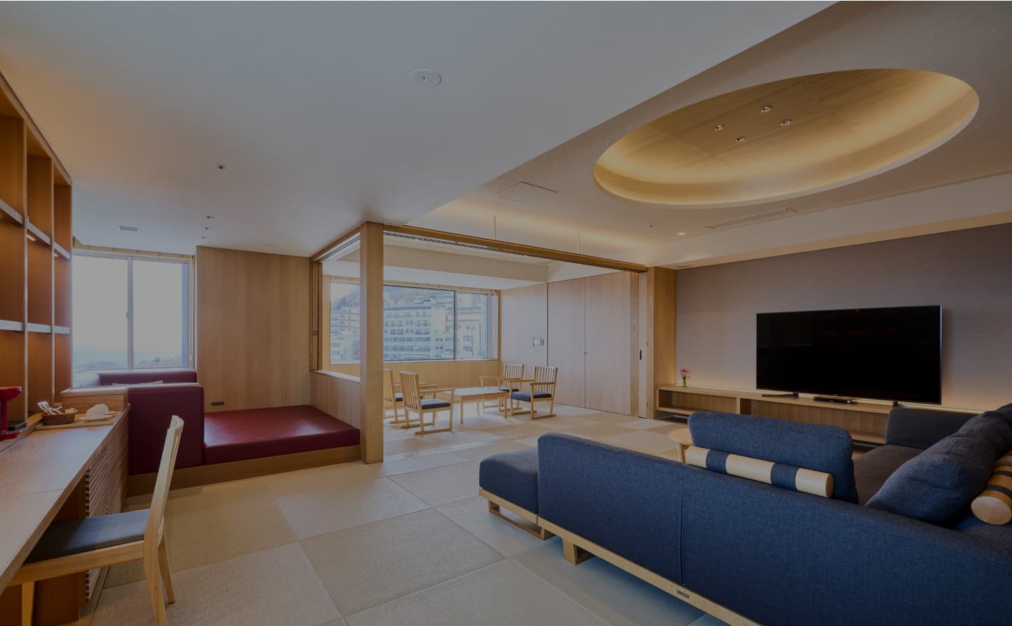 ホテル木暮 特別室 リビング 畳ラウンジ © hotel-kogure.com