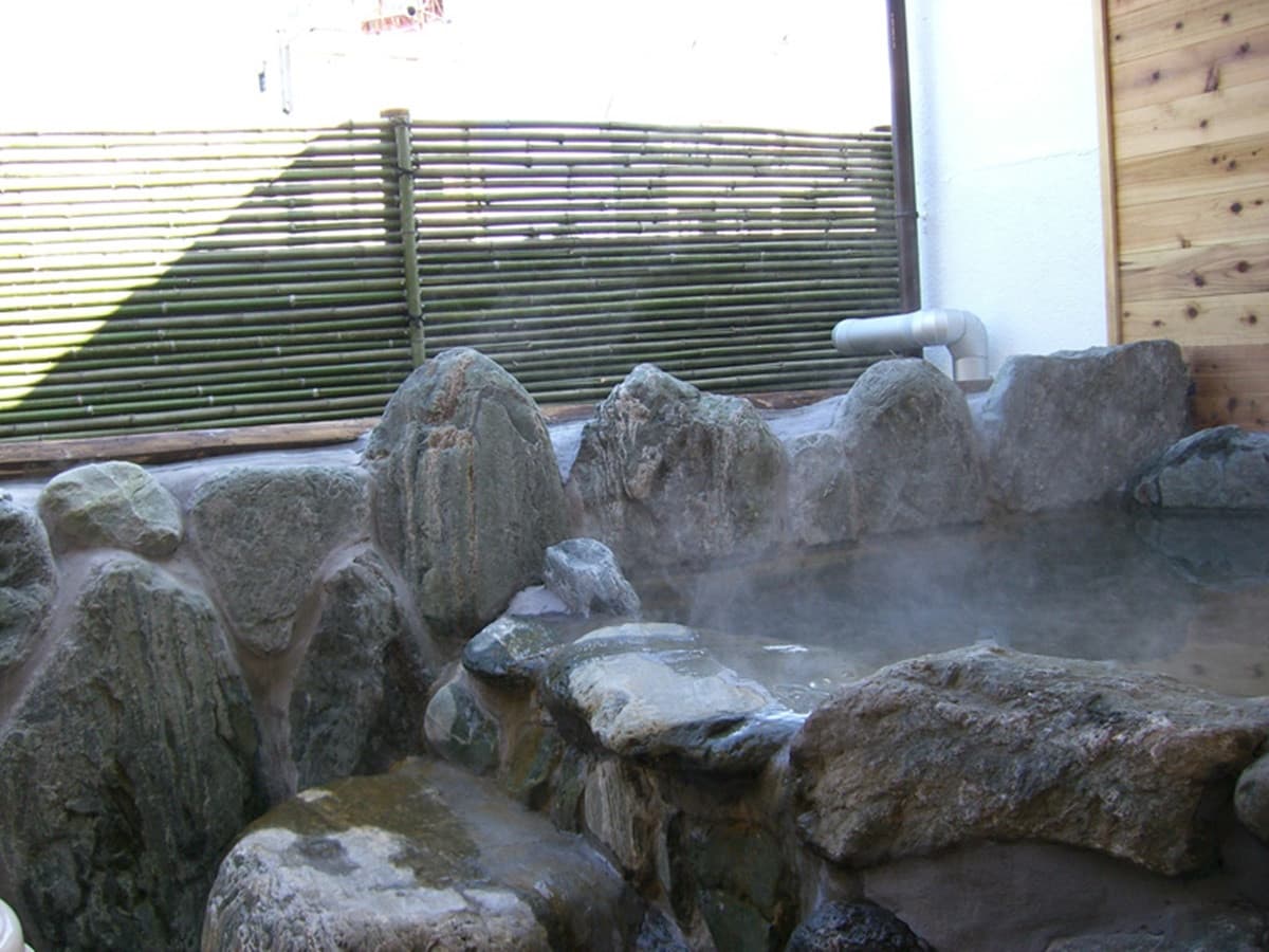 金太夫 屋上露天風呂からの山岳パノラマ © itoenhotel.com