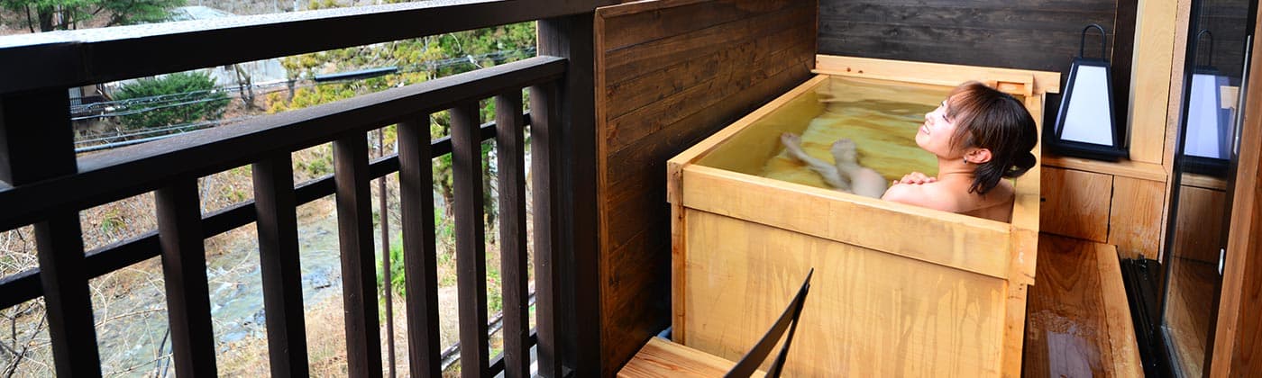 四万温泉 柏屋旅館 露天風呂付き客室 © kashiwaya.org