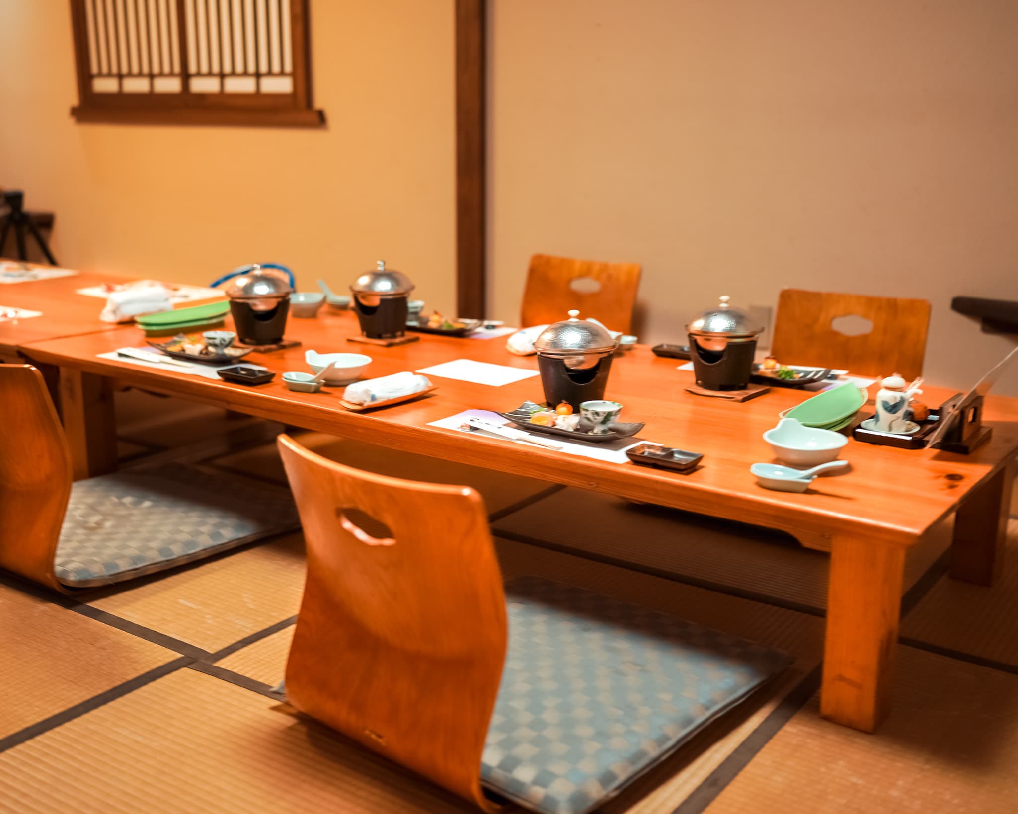 Ryokan Yamanoyu private tatami dining room with low table and floor seating